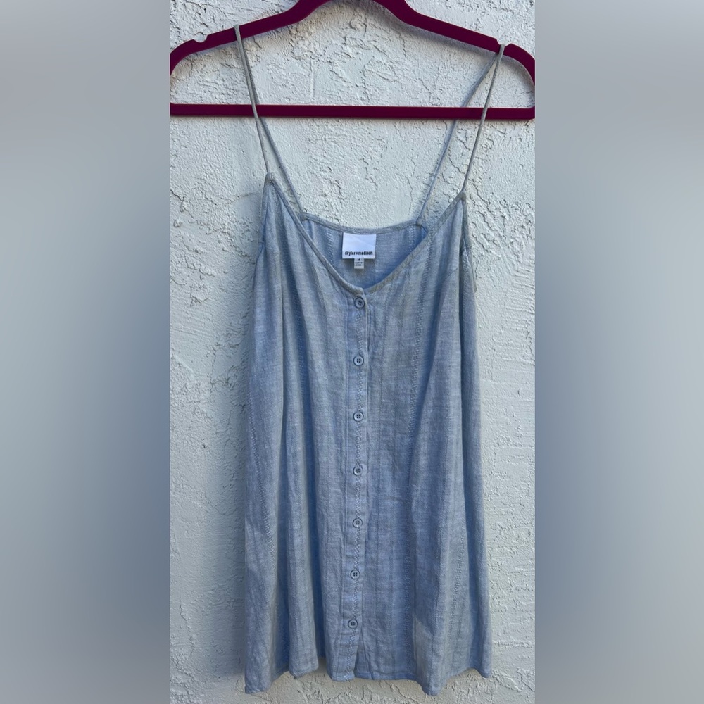 Adorable blue dress with button detailing 🩵